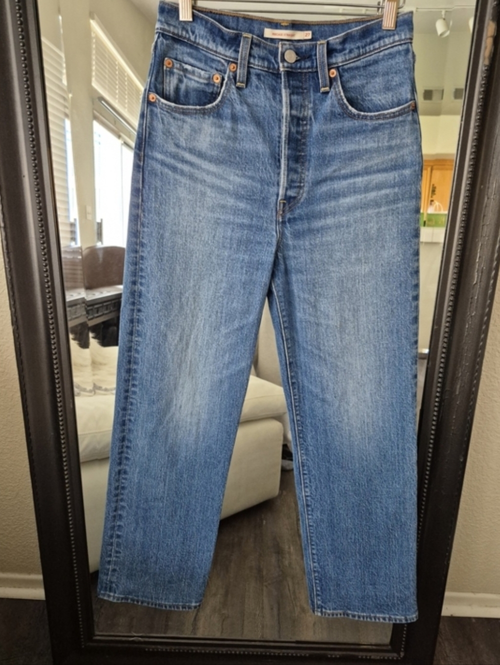 💕Levi's Ribcage Straight Blue Jeans - Size 27💕